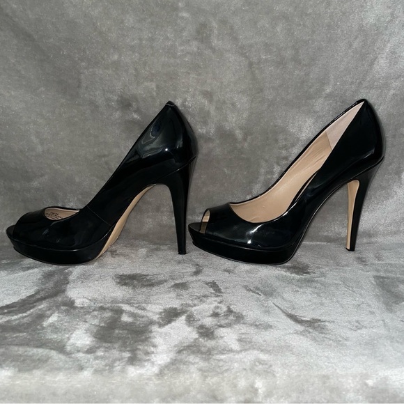 Saks Fifth Avenue “Bethany” Black Patent Leather Peep-Toe Platform Heels Size 9 - Picture 4 of 10